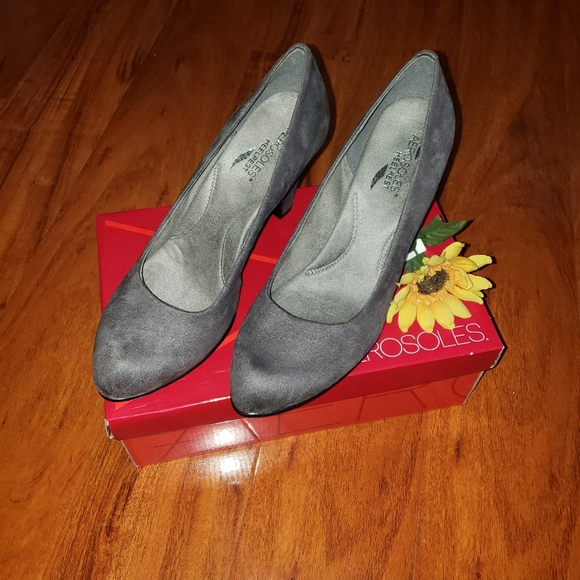 Ladies Grey Aerosoles Career Memory Foam Pumps - Picture 7 of 12